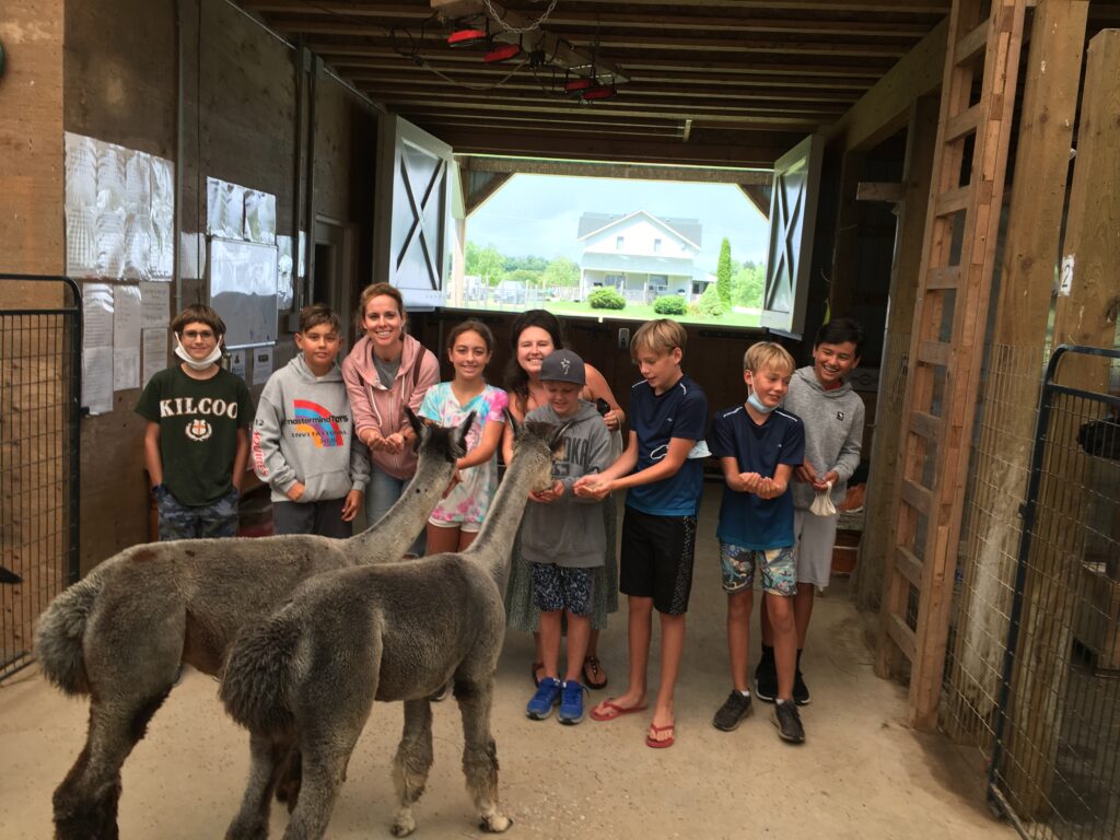 Alpaca Discovery School Tour Group Photo
